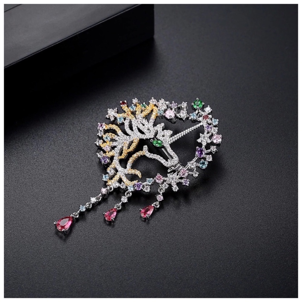🛍 Swarovski Crystals The Tajah Unicorn Brooch - Picture 3 of 4